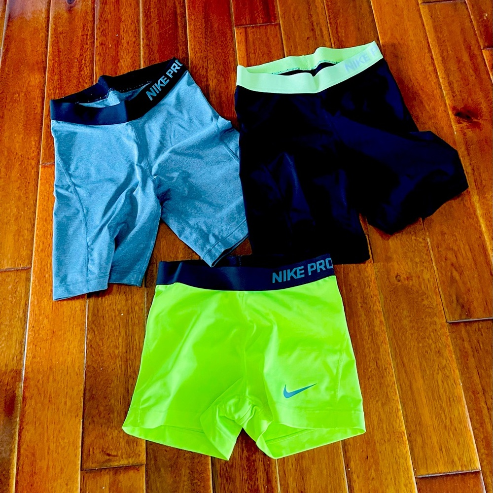 Women’s Nike pro dry-fit shorts